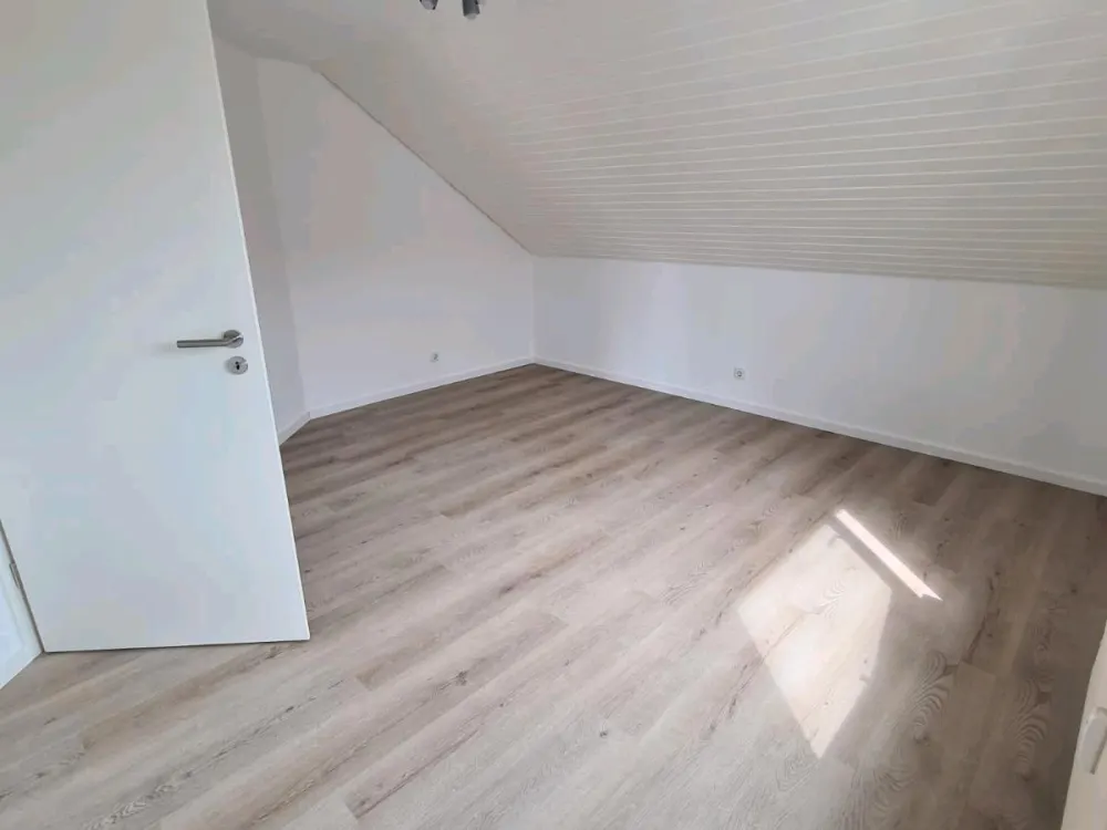 Helle '24 NEU sanierte 2,5 Maisonette-Whg, 76qm, EBK, TG ab 1.12.