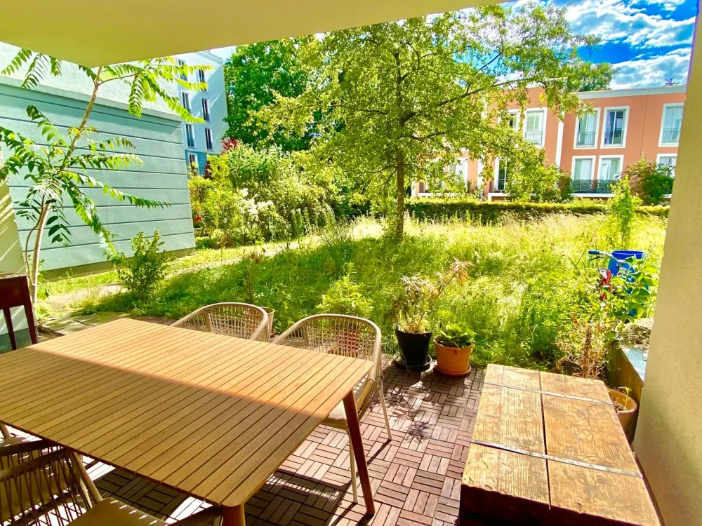 96qm 2,5 Zimmer Wohnung + 40qm Terrasse möbliert Zwischenmiete