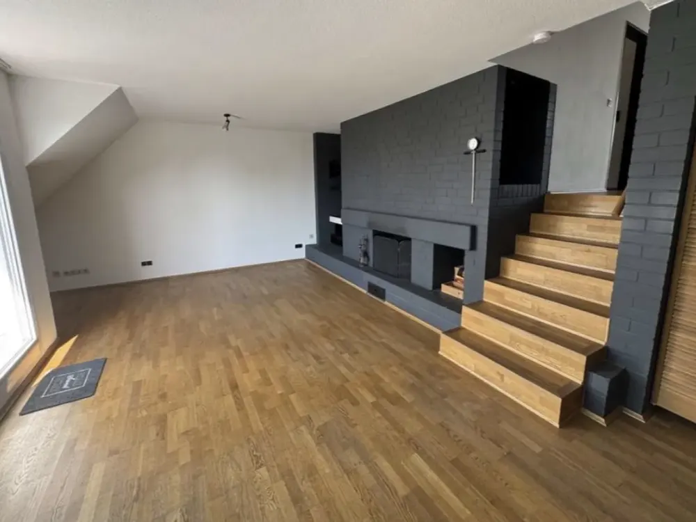 Architektenwohnung mit 2 Balkonen, Blick auf Rheinturm & Brücke