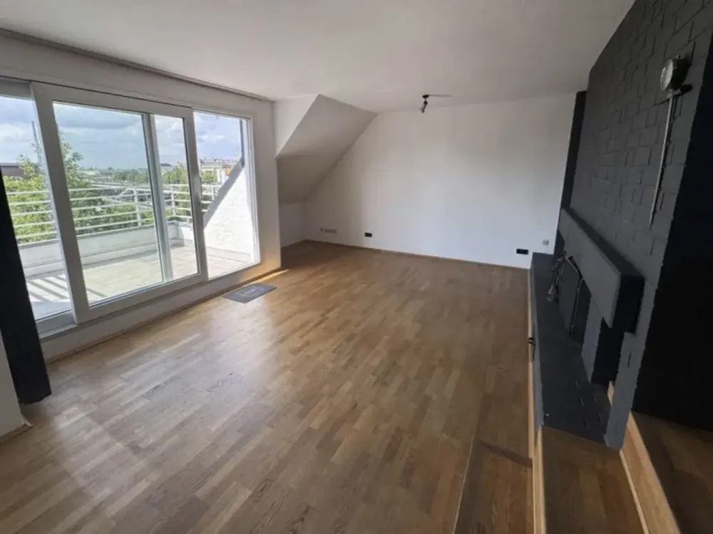 Architektenwohnung mit 2 Balkonen, Blick auf Rheinturm & Brücke