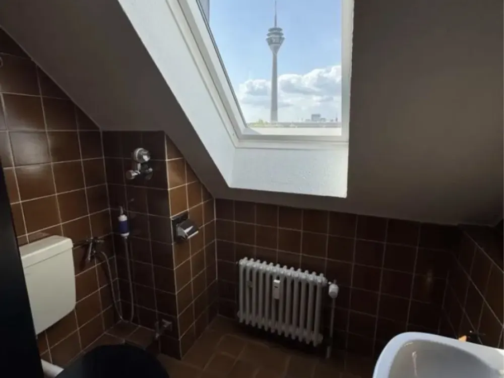 Architektenwohnung mit 2 Balkonen, Blick auf Rheinturm & Brücke