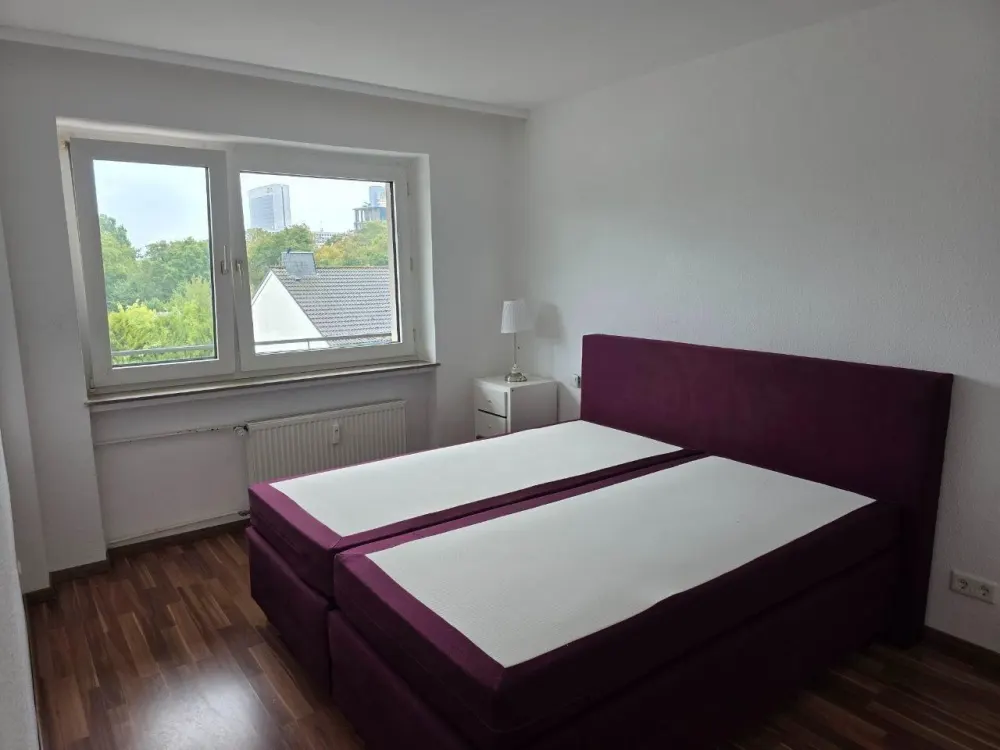 Zuhause mit 2 Zimmern und Balkon in Eschborn