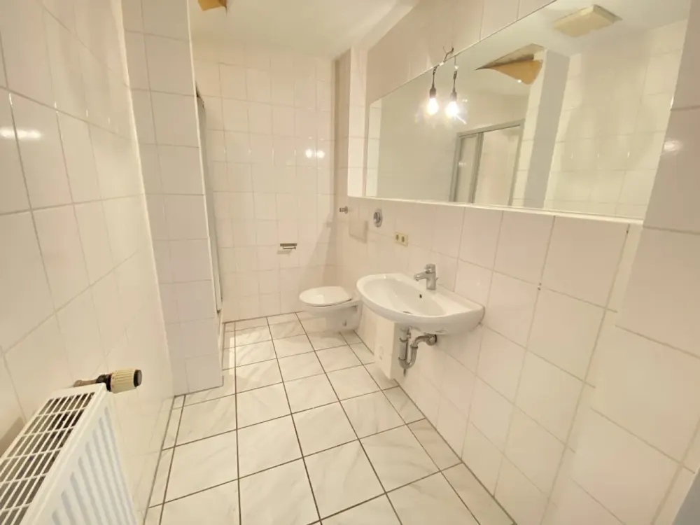 Frisch renovierte 2 Zimmerwohnung