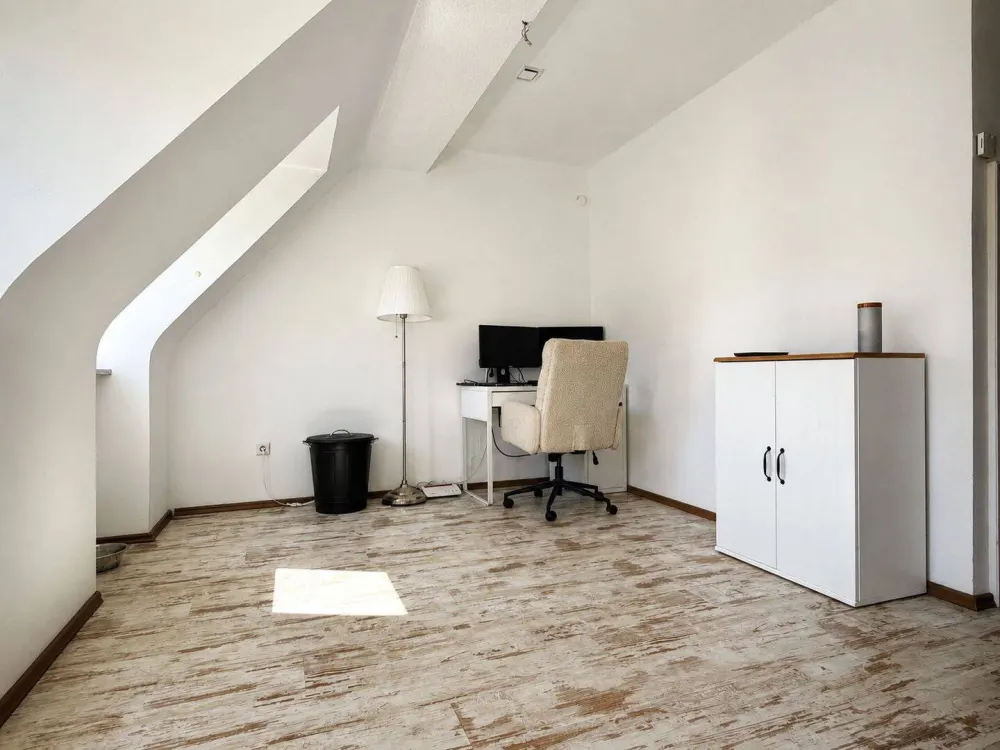 Hell. Modern. Charmant. Dachgeschosswohnung mit besonderem Wohngefühl