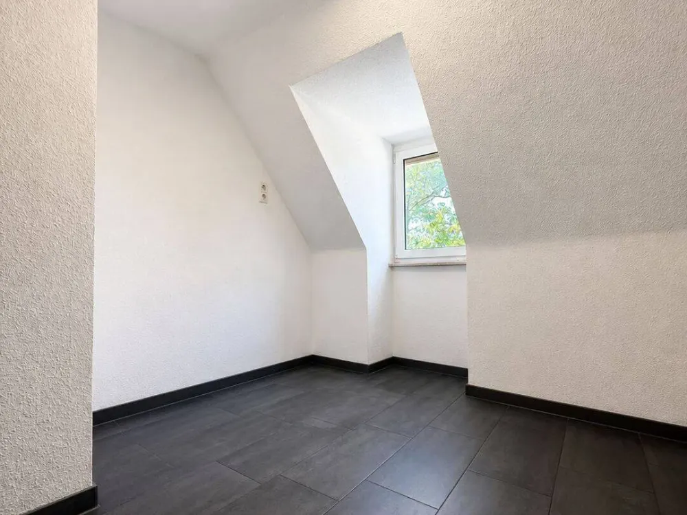 Hell. Modern. Charmant. Dachgeschosswohnung mit besonderem Wohngefühl