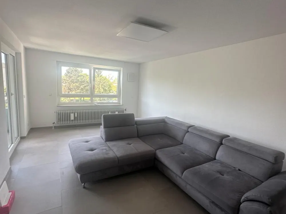 Helle und renovierte Wohnung zu vermieten Balkon/Parkplatz/Küche