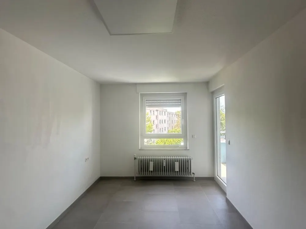 Helle und renovierte Wohnung zu vermieten Balkon/Parkplatz/Küche