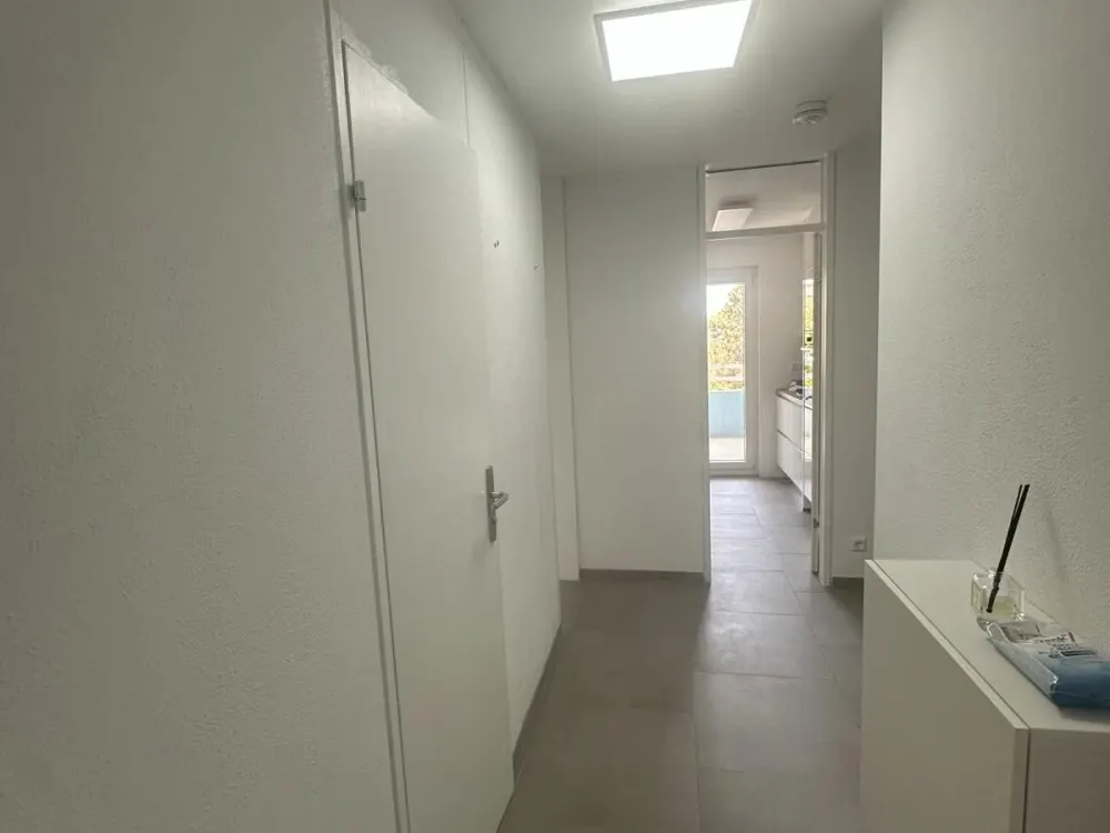 Helle und renovierte Wohnung zu vermieten Balkon/Parkplatz/Küche