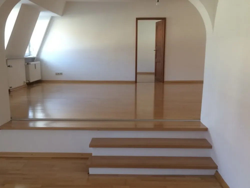 Stilvolle, geräumige und modernisierte 2-Zimmer-Wohnung mit EBK in München