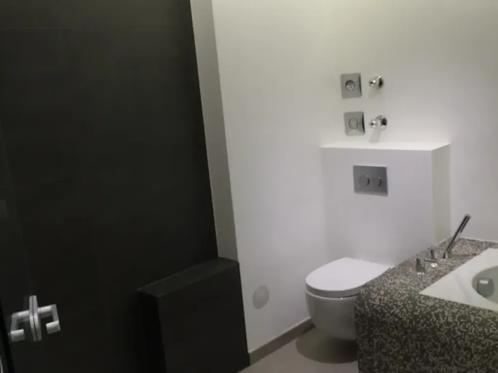 Stilvolle, geräumige und modernisierte 2-Zimmer-Wohnung mit EBK in München