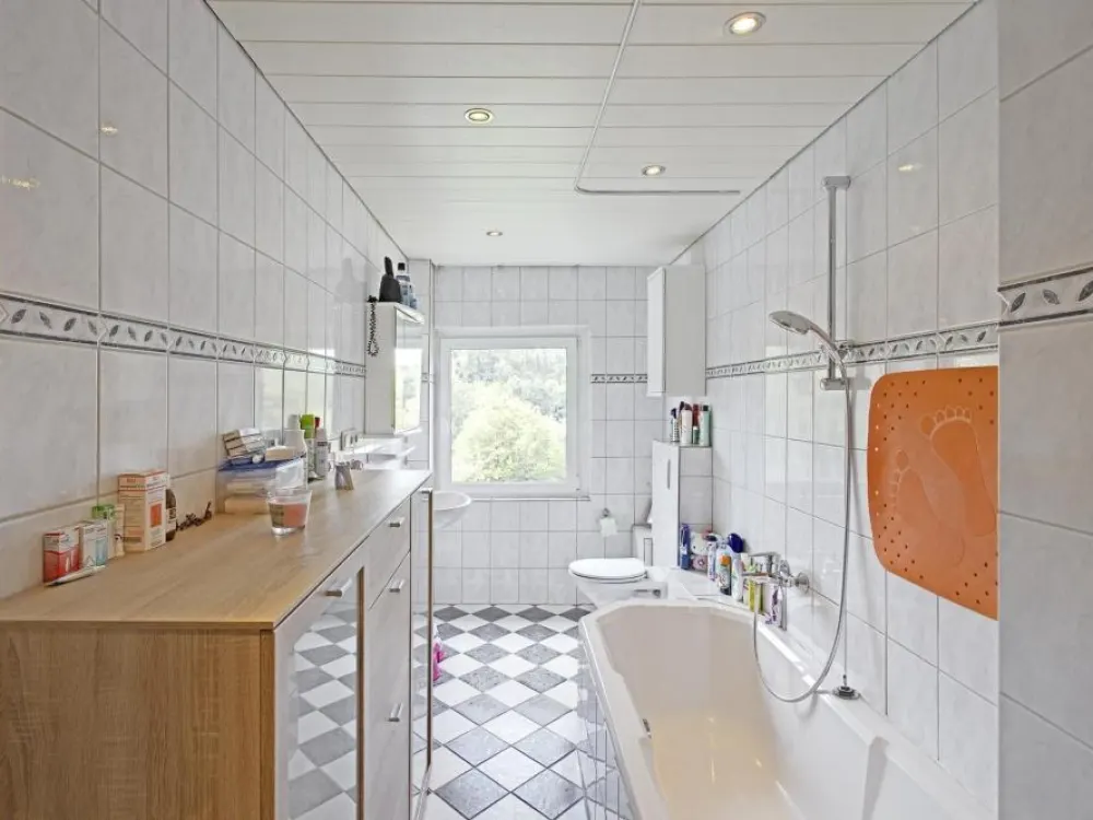 Schöne Wohnung mit Blick über den Ahlenberg - ab SOFORT