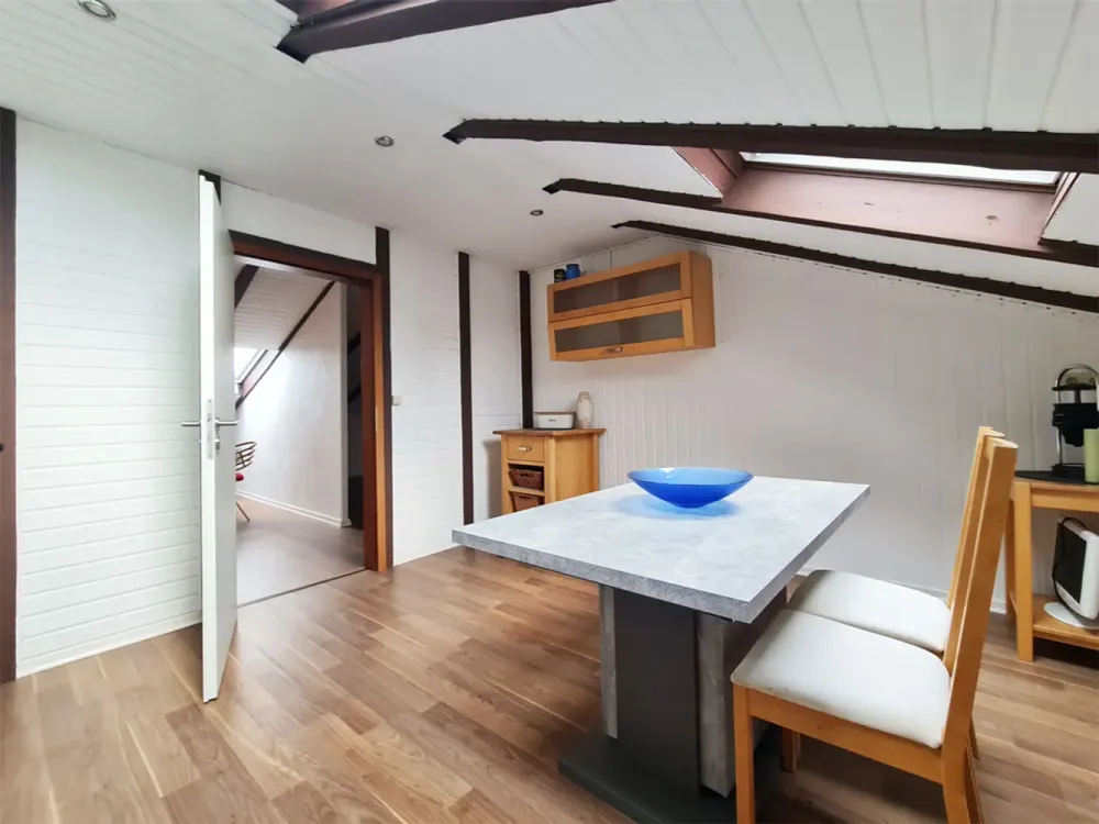 Zwei Zimmer-Wohung • Gartenbenutzung • Stellplatz • ruhige Lage