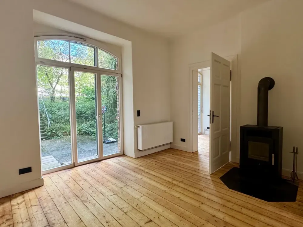 traumhaft Wohnen im vorderen Westen / Altbau / Terrasse / Garten / Kaminofen / EBK / Gäste WC