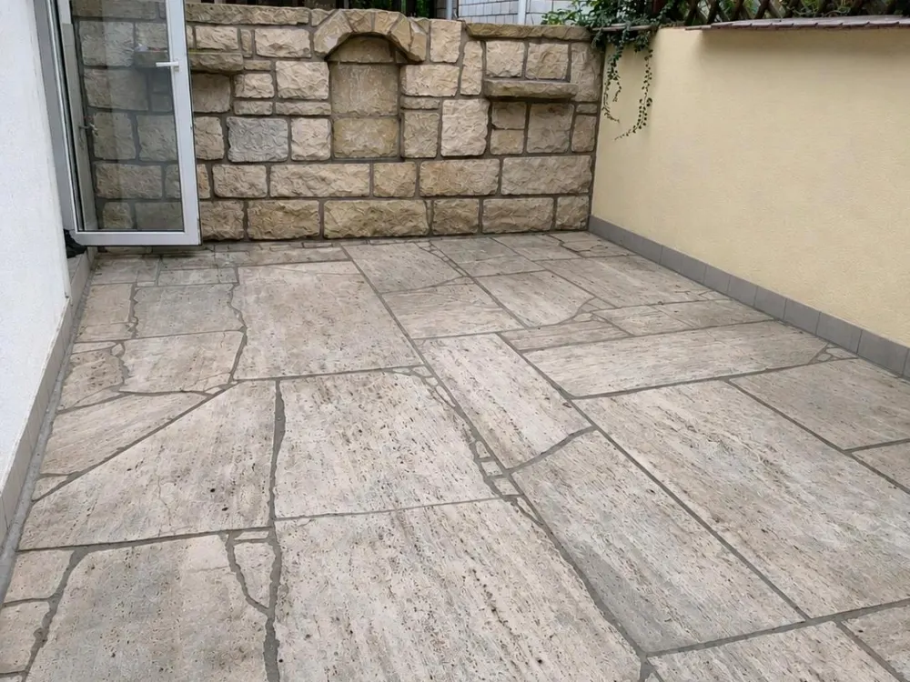 2-Zimmer-Altbauwohnung mit Terrasse & Stellplatz zum 1.10