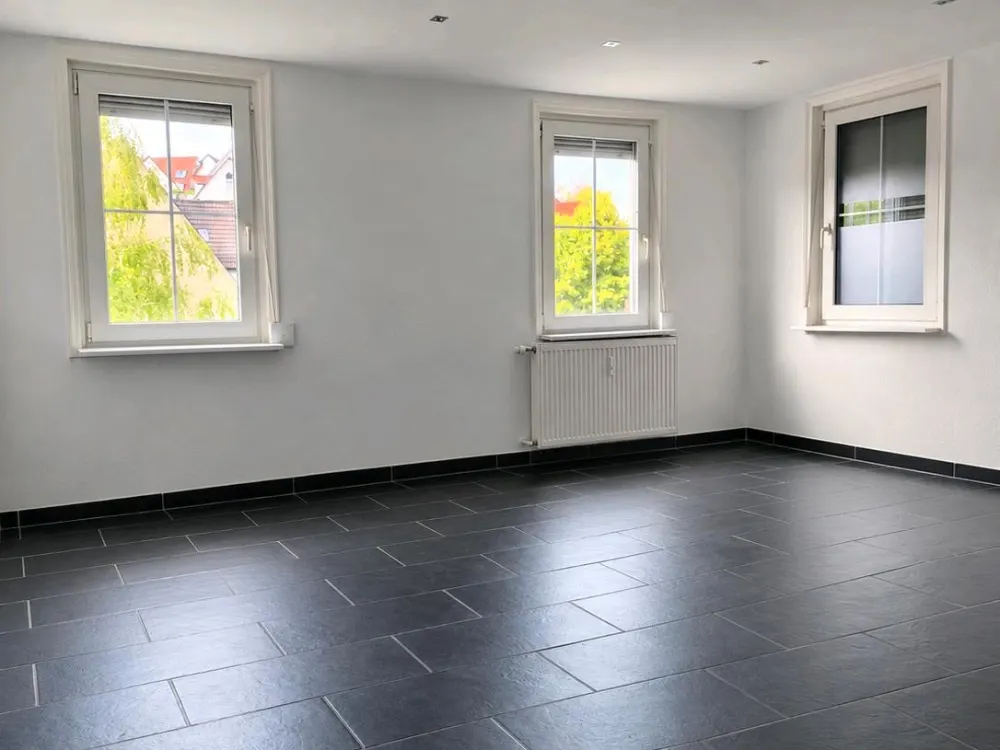 2-Zimmer-Altbauwohnung mit Terrasse & Stellplatz zum 1.10