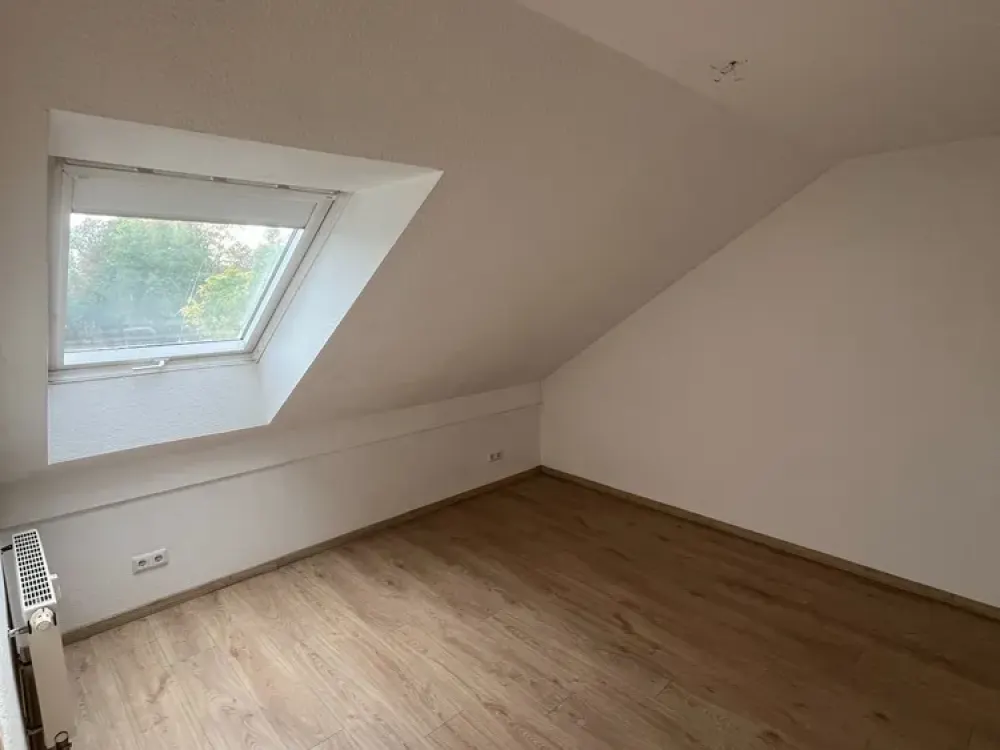 Bright 4-Room Apartment with Two Balconies in Sulzbach/Saar