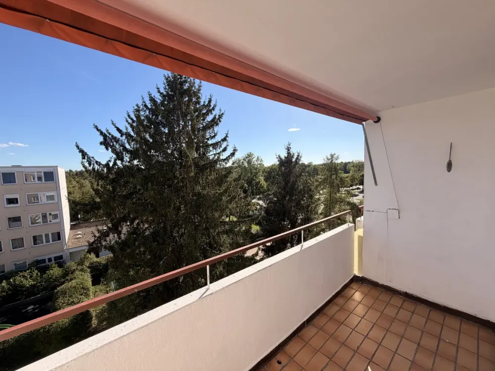 Frisch renovierte 3-Zimmer-Wohnung mit Fernblick in Nürnberg-Ziegelstein