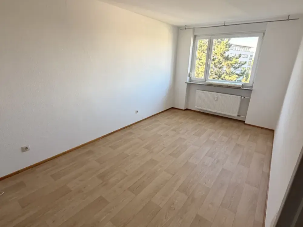 Frisch renovierte 3-Zimmer-Wohnung mit Fernblick in Nürnberg-Ziegelstein