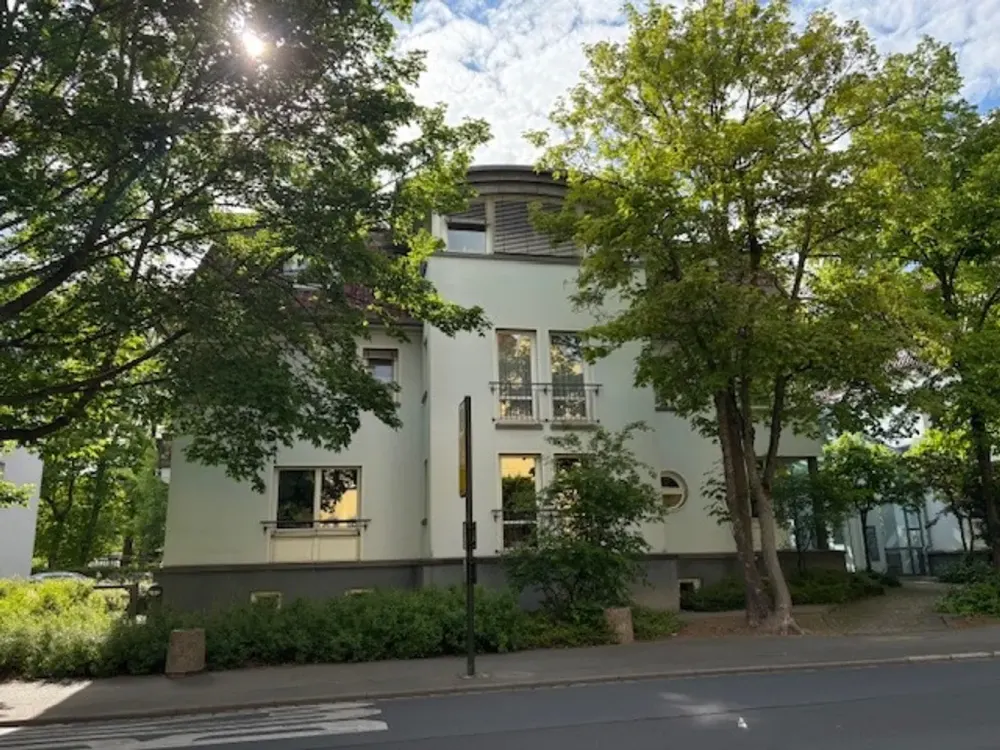 * helle und großzügige Maisonette-Wohnung im gepflegten Neubau *