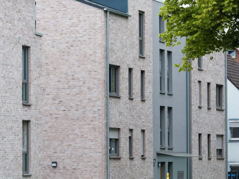 Neubau Souterrain Wohnung mit eig. Eingang und Garten