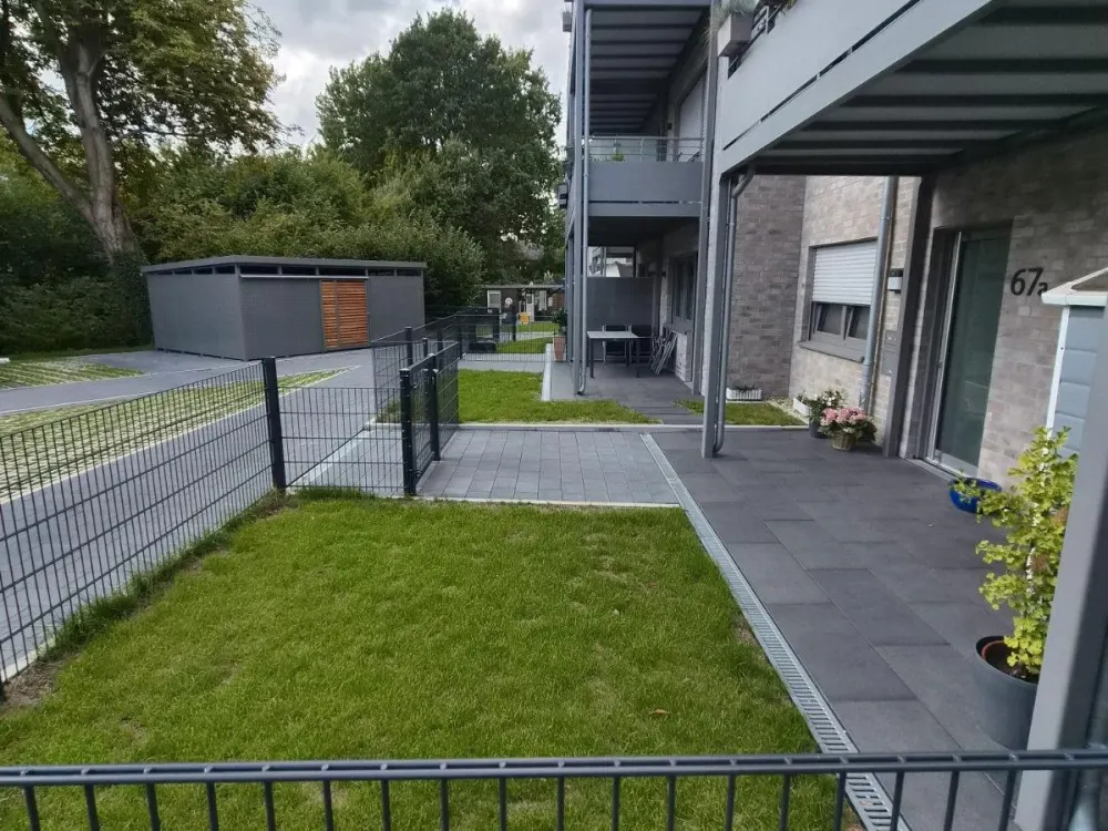 Neubau Souterrain Wohnung mit eig. Eingang und Garten