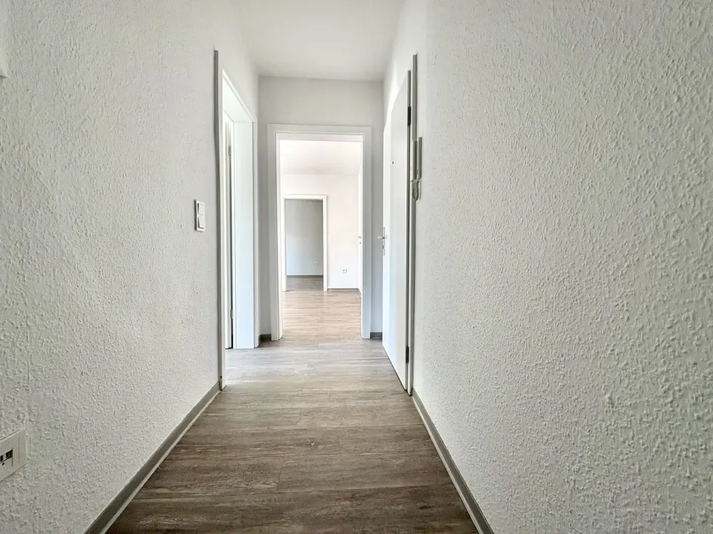 Cozy 2-Room Apartment: Ready for Immediate Occupancy