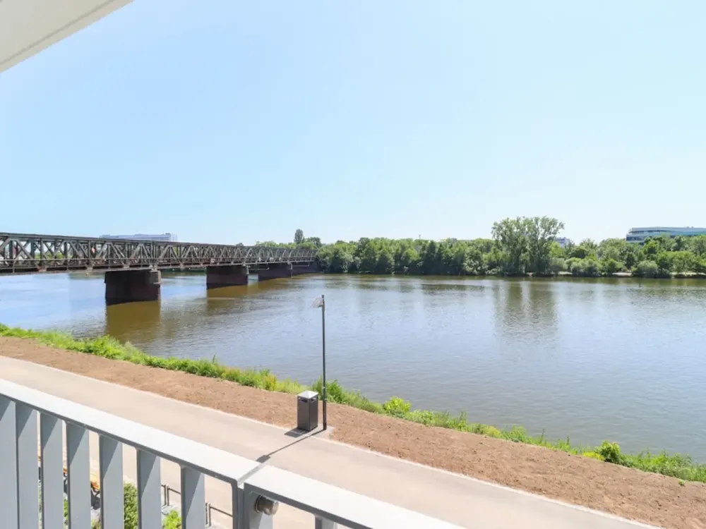 Sonnige Etagenwohnung mit Balkon, Tageslichtbad & neuer EBK, stilvoll wohnen & genießen
