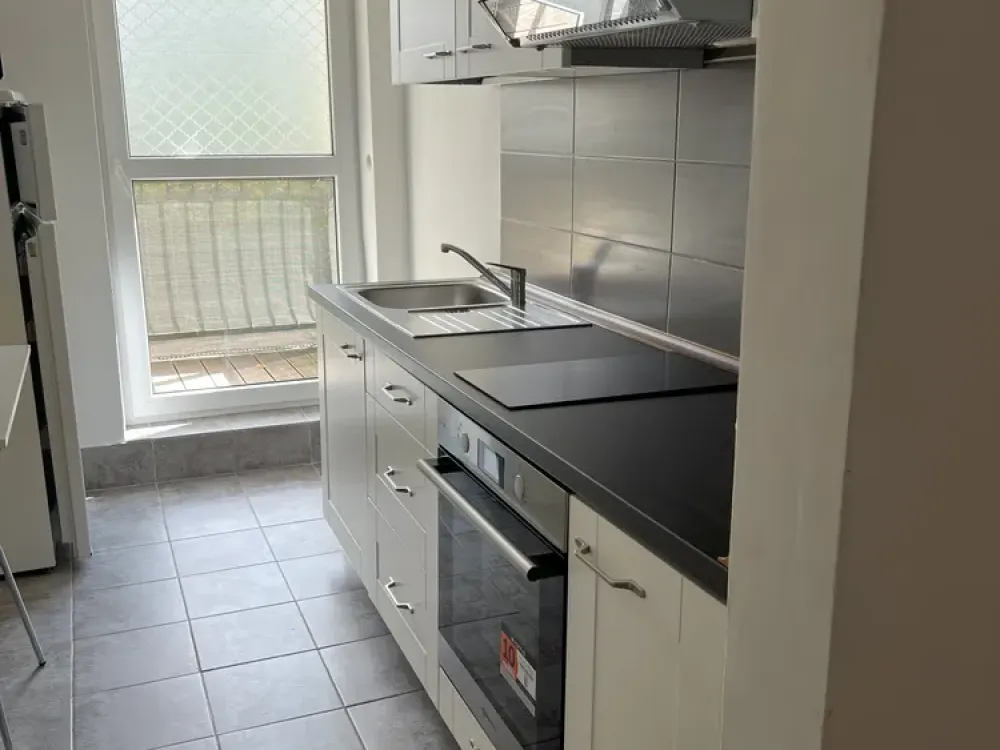 Exklusive, renovierte, volleingerichtete 1.5-Zimmer-Wohnung ++Balkon