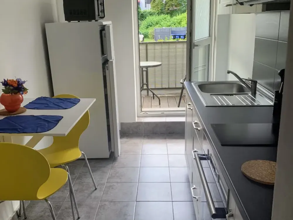 Exklusive, renovierte, volleingerichtete 1.5-Zimmer-Wohnung ++Balkon