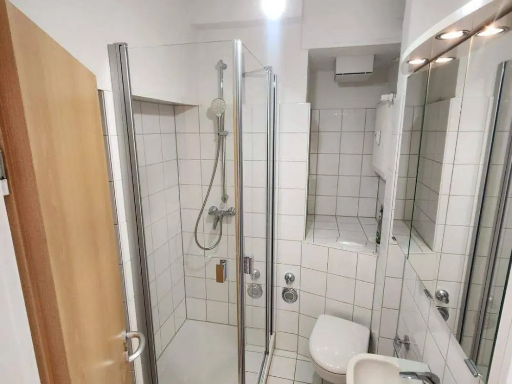 Ab 01.12.2026 - möbliertes Zimmer in 3er Wohngemeinschaft - Top Nordendlage -Terrasse inkl.