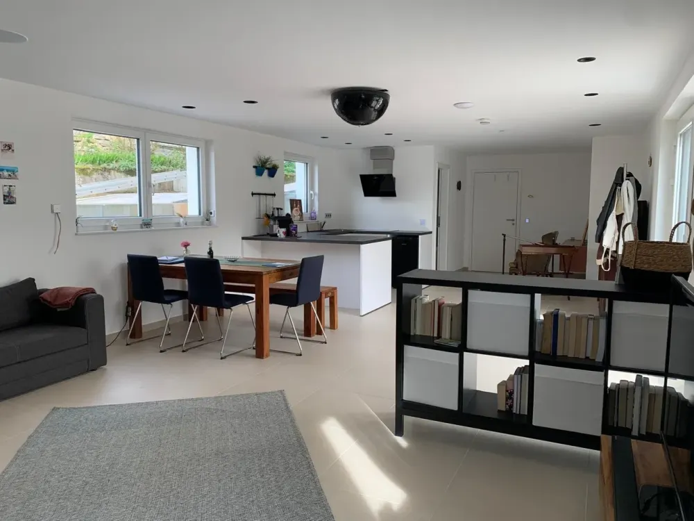 Moderne hochwertige Wohnung mit schöner Terrasse