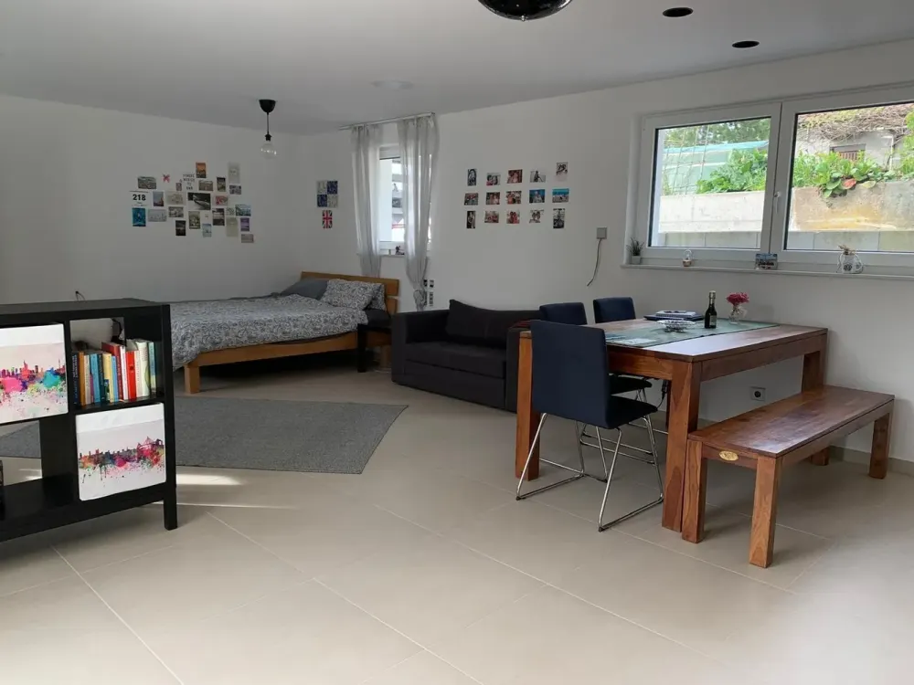 Moderne hochwertige Wohnung mit schöner Terrasse