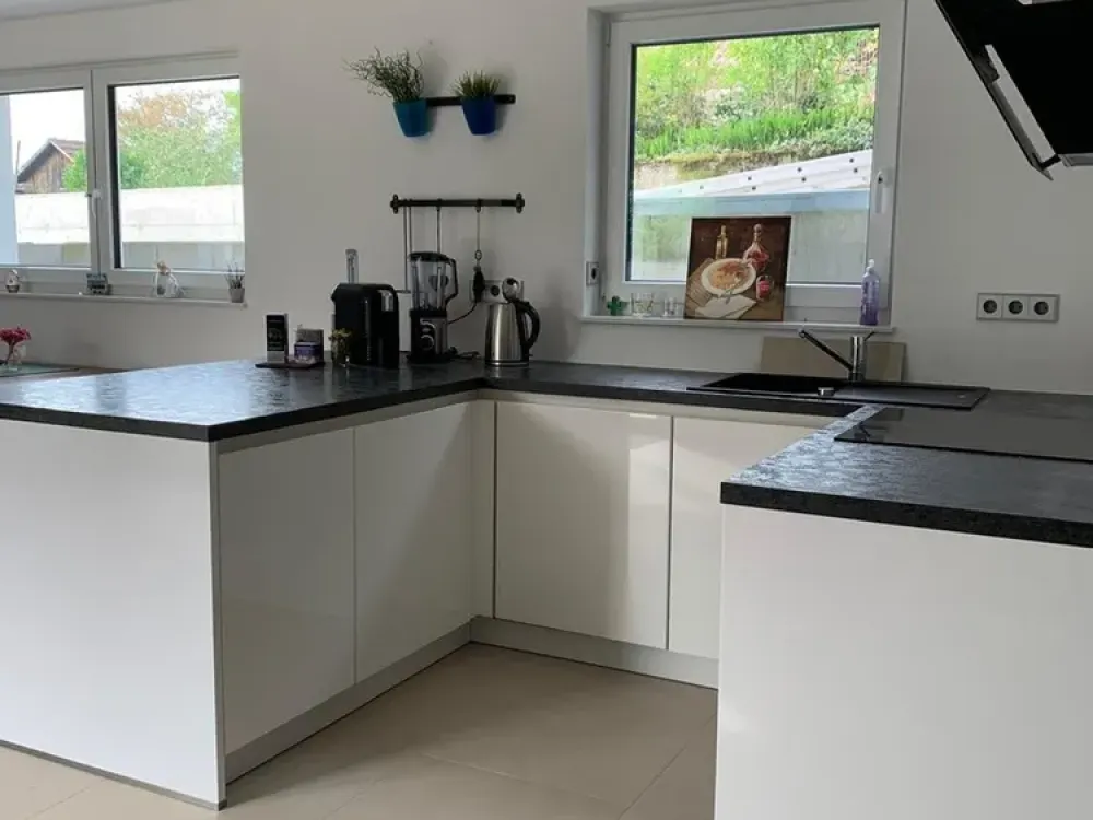 Moderne hochwertige Wohnung mit schöner Terrasse