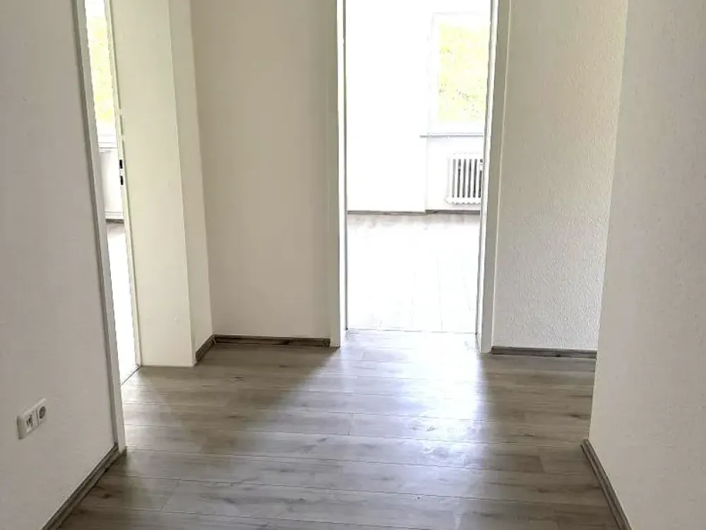 Renoviert. Bezugsfertig. Ihr Zuhause. / Renovated. Move-in ready. Your new home.
