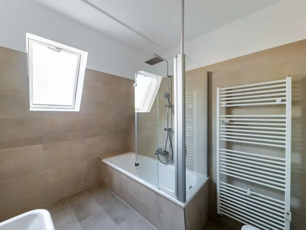 Wohnen mit Charakter, charmante 3-Zimmer-Wohnung mit besonderem Flair