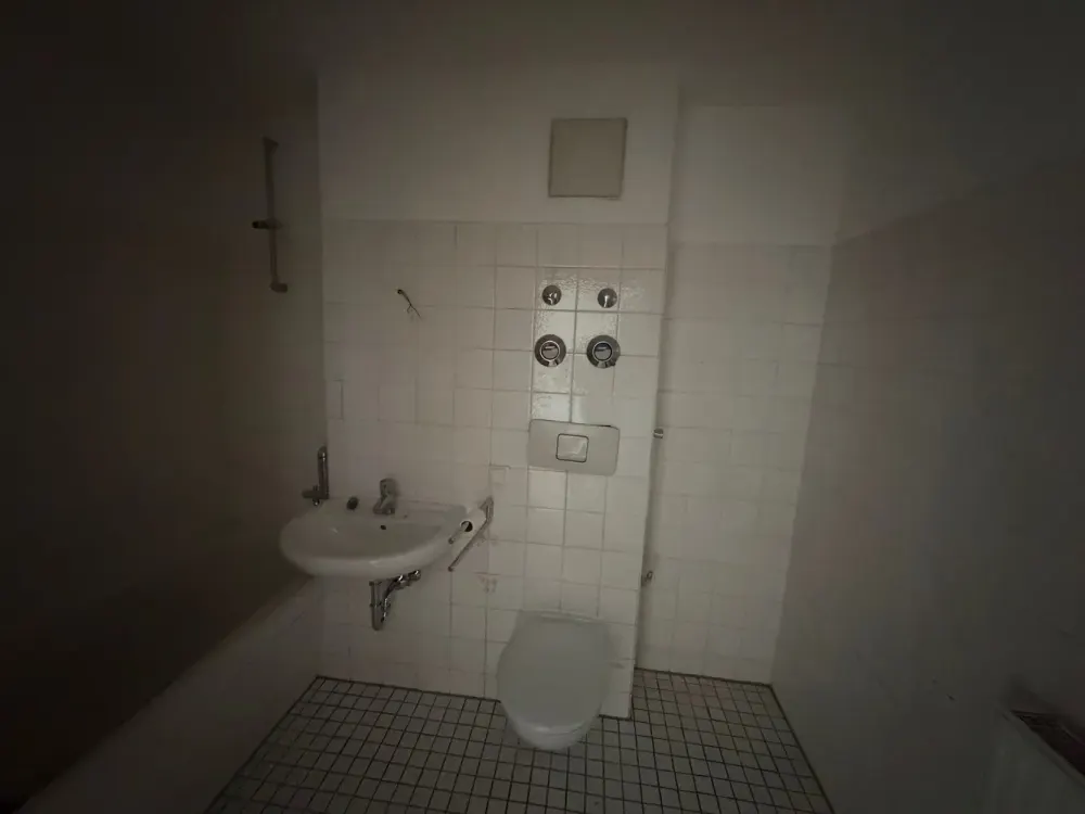 Spacious Studio Apartment Near the City Park with Balcony