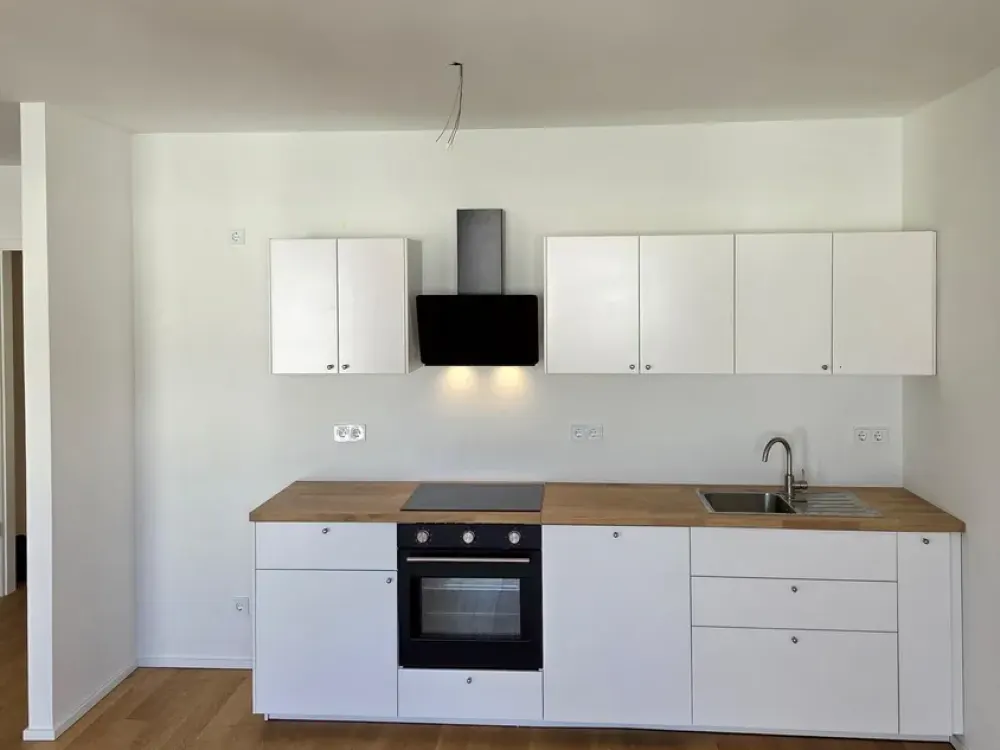 Bright 2-Room New-Build Apartment with Fitted Kitchen & Balcony in Prime Location D-Heerdt