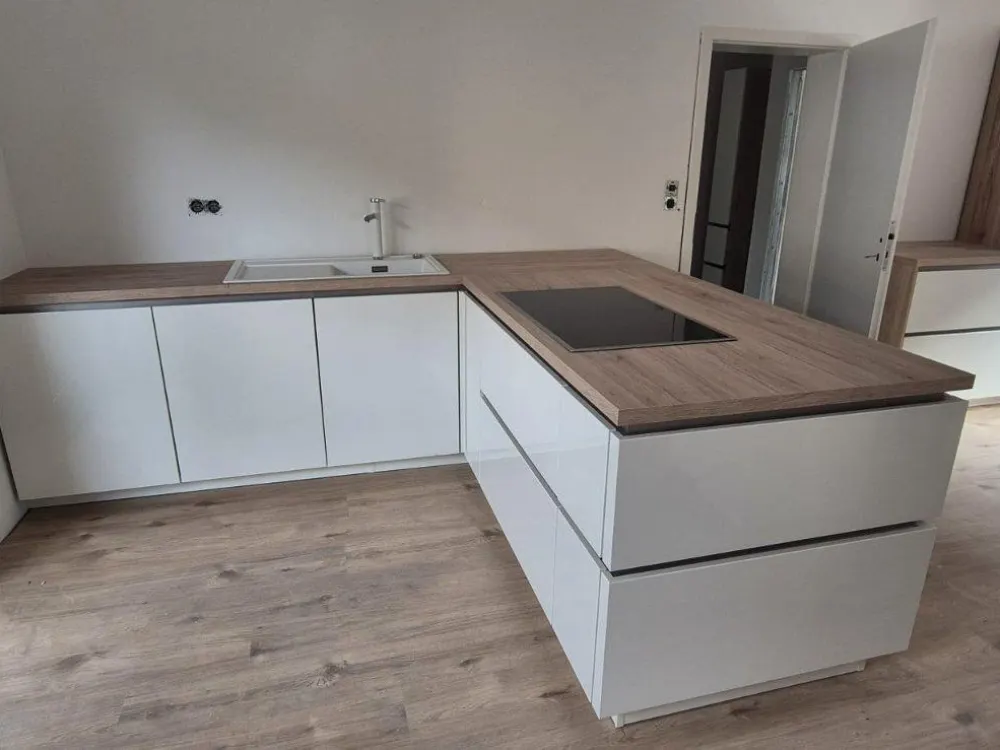 Moderne 3-Zimmer-Wohnung mit Einbauküche und Balkon