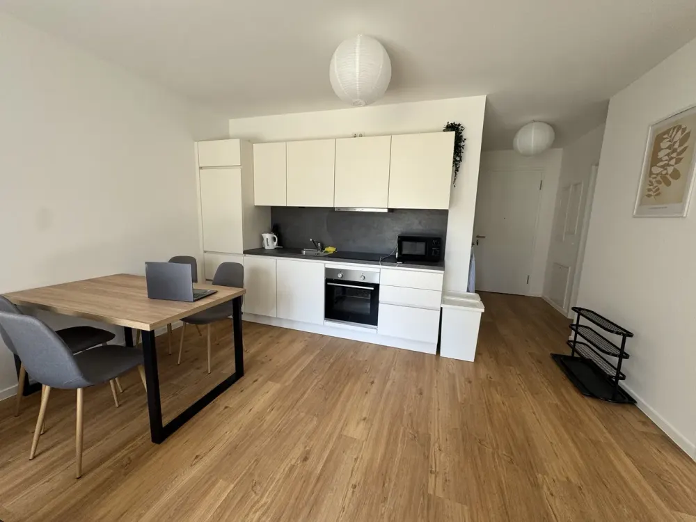 Vollmöbilierte Wohnung mitten in Pempelfort