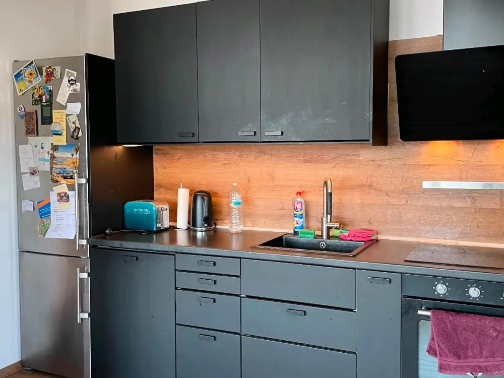 65 qm DG Wohnung mit Klimaanlage und Badewanne, hochwertig