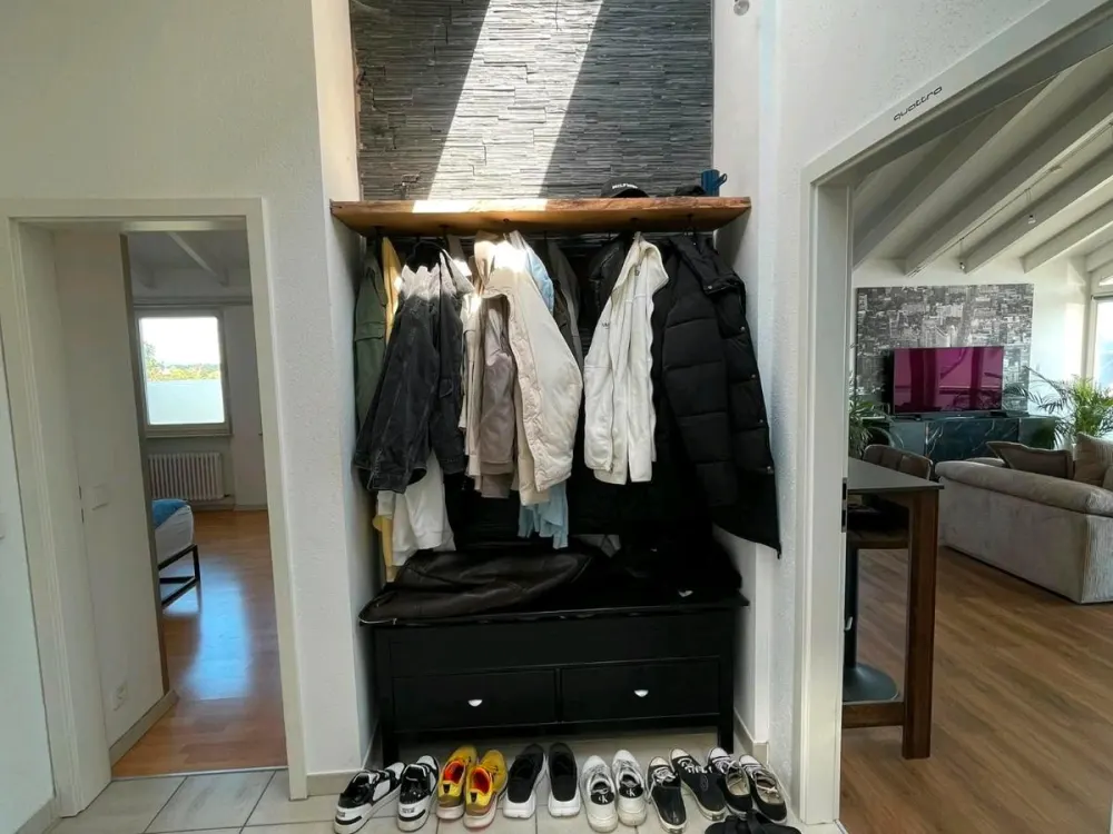 65 qm DG Wohnung mit Klimaanlage und Badewanne, hochwertig