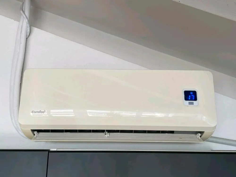 65 qm DG Wohnung mit Klimaanlage und Badewanne, hochwertig