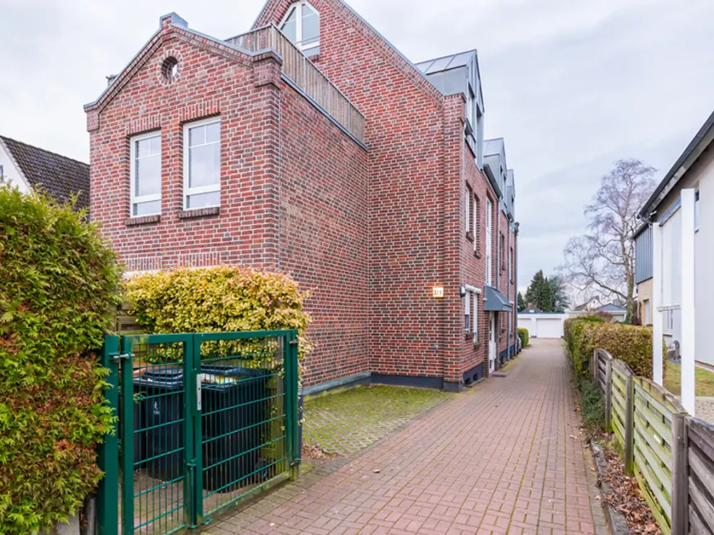 Auffällige Maisonettewohnung mit großer Dachterrasse in Norderstedt-Mitte!
