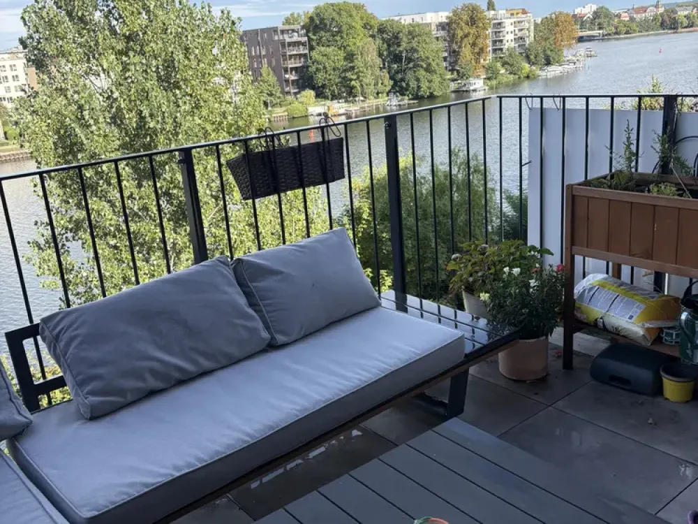 Lively Living in Köpenick: Bright 3-Room Apartment with Balcony