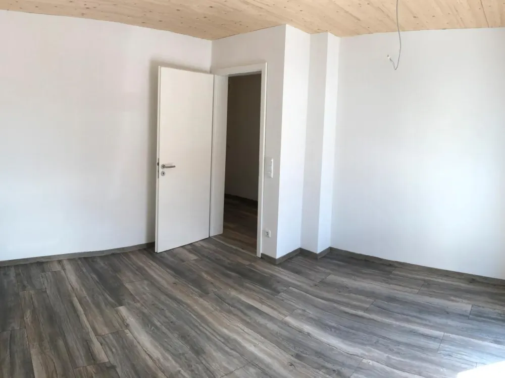Außergewöhnliche Wohnung, hell, neuwertig, großer Balkon, sonnig, zentral