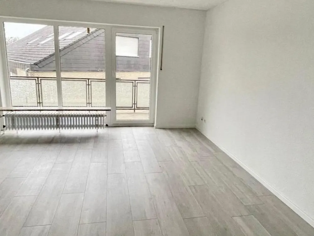 Von priv. - schönes 1-Zi. Single-Appartement in Pad Schloß Neuhaus, ruhige Lage m. Balkon 2.OG