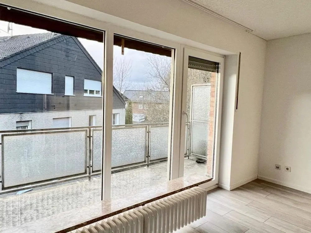 Von priv. - schönes 1-Zi. Single-Appartement in Pad Schloß Neuhaus, ruhige Lage m. Balkon 2.OG