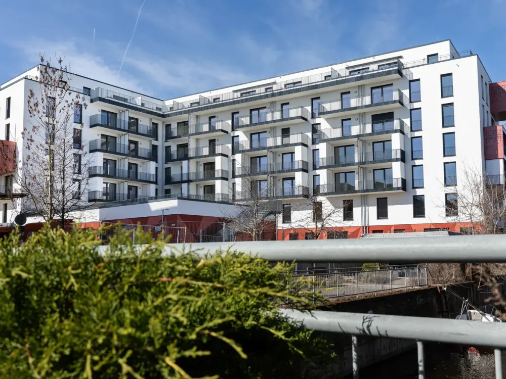 Lichtdurchflutete Neubauwohnung im ruhigen Süden Berlins