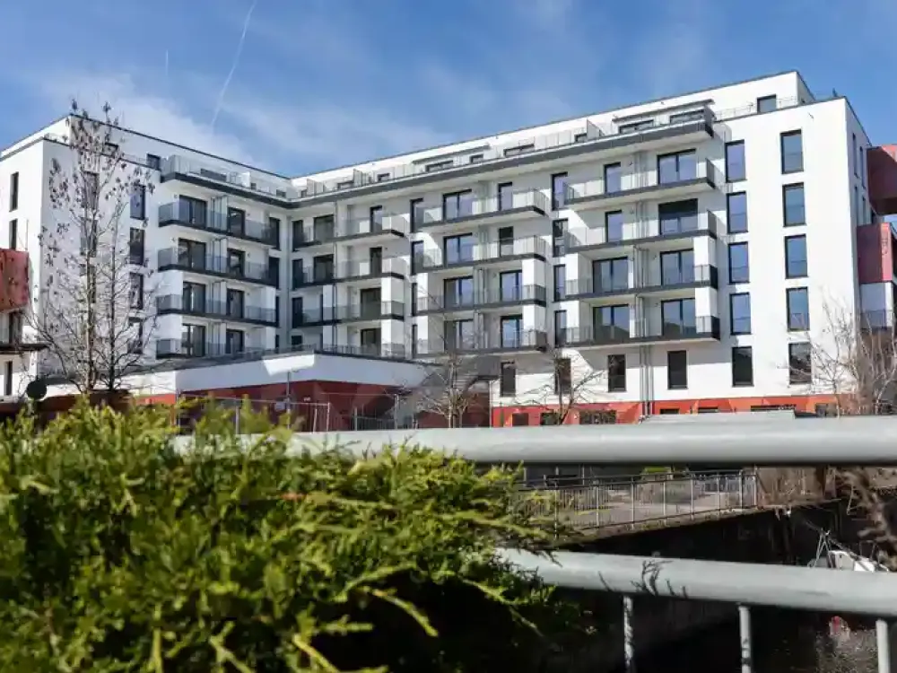 Lichtdurchflutete Neubauwohnung im ruhigen Süden Berlins