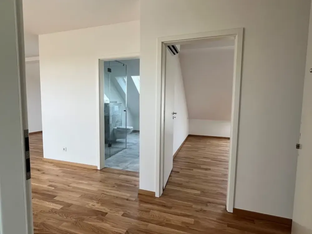 Wohnen über den Dächern: Erstbezug mit sonniger Dachterrasse